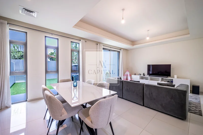 Upgraded | Vacant On Transfer | Amazing Layout64001817572354114