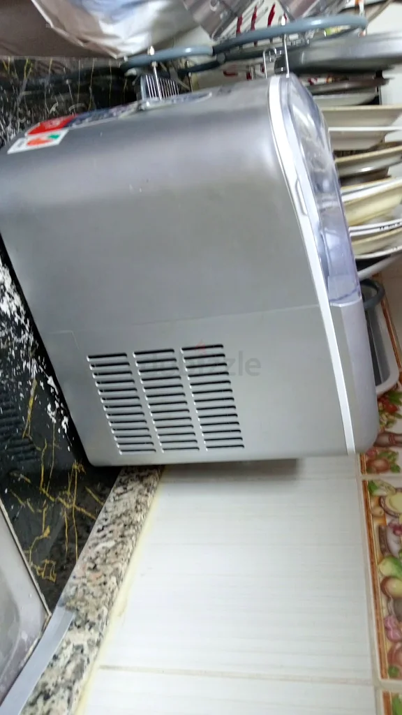 Cool Down with the Crown Ice Maker 12kg - Perfect for Parties!63168049862019111