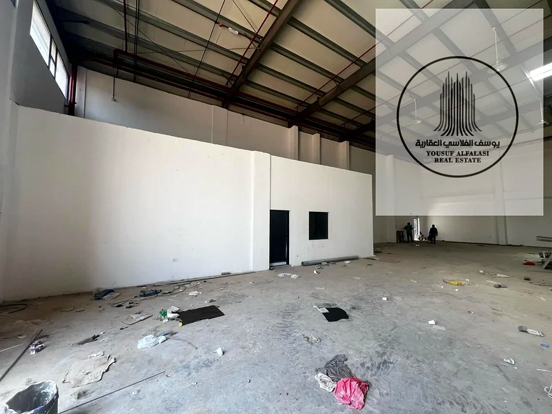 Warehouse on a main street, 5000 feet, 20 kilowatt electricity, ready for delivery63167101547011112
