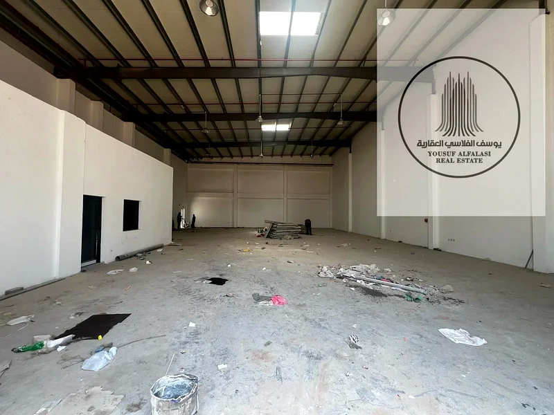 Warehouse on a main street, 5000 feet, 20 kilowatt electricity, ready for delivery63167101547011111