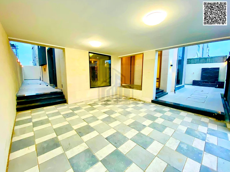 For sale, a villa in Ajman Al Helio, 5 master bedrooms, a majlis, a hall, and a maid’s room. Freehold for all nationalities, with the possibility of b63892120859009111