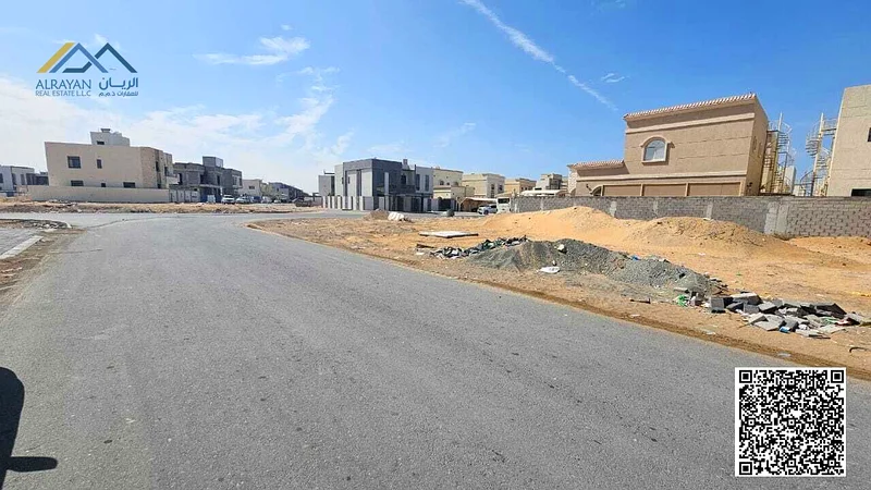 زاوية شارعين على الشارع الرئيسي، ملكية تامة لجميع الجنسيات، قريبة من جميع الخدمات63183232947587111