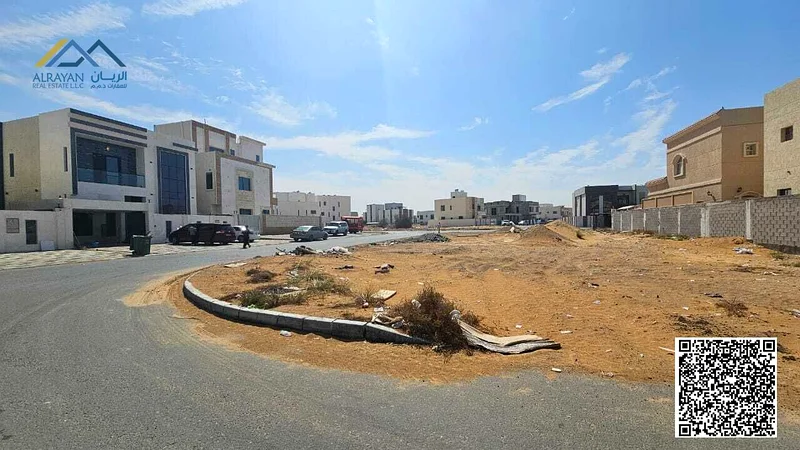 زاوية شارعين على الشارع الرئيسي، ملكية تامة لجميع الجنسيات، قريبة من جميع الخدمات63183232947587112