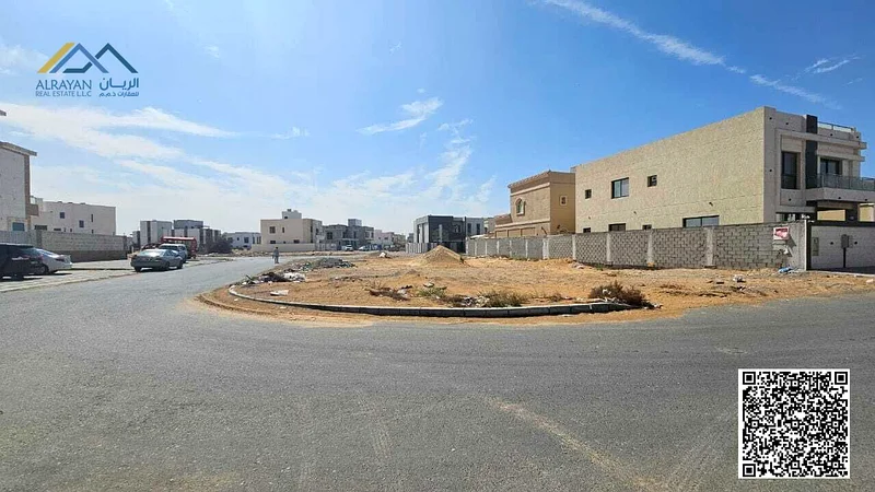 زاوية شارعين على الشارع الرئيسي، ملكية تامة لجميع الجنسيات، قريبة من جميع الخدمات63183232947587114