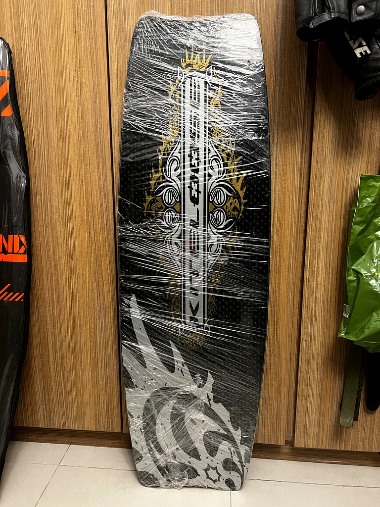 KITEBOARD 143X45 w FINS n STRAPS63241122502274111