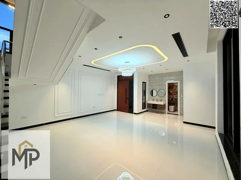 امتلك منزلك الذي تحلم به مع تشطيب فاخر جدًا، يشمل الطابق الأرضي، الطابق الأول، والسطح مع مسبح في موقع استراتيجي قريب من جميع الخدمات63880932742915114