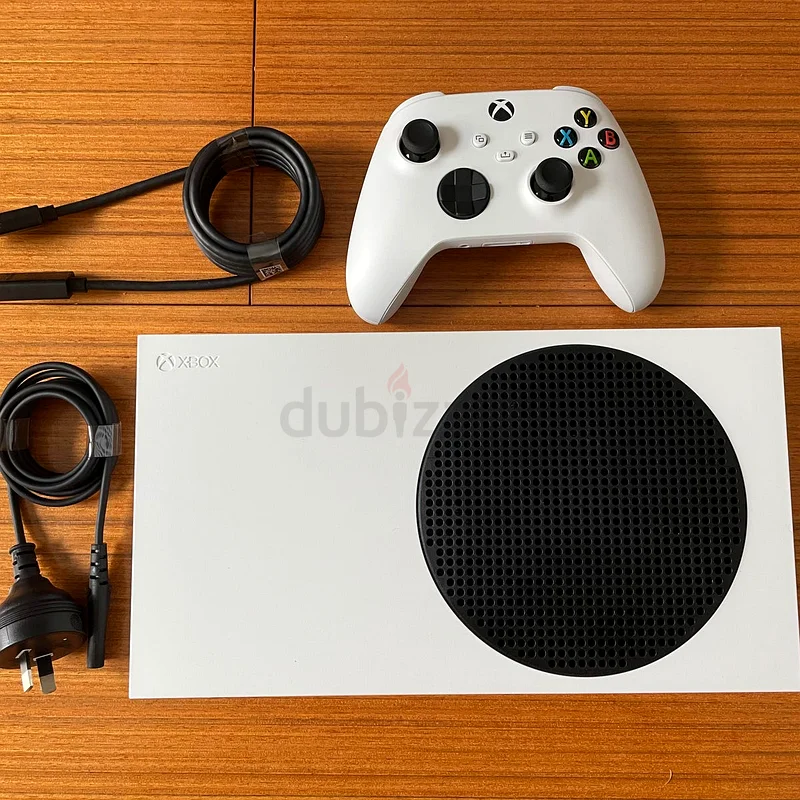 جهاز XBox Series S مع جهاز عرض إبسون واثنين من وحدات التحكم63230190675841111