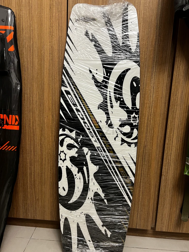 KITEBOARD 143X45 w FINS n STRAPS632411225022741110