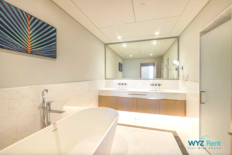 Summer Offer | Elegant 1BR in Palm Tower | Nakheel Mall | Sea View63832117189505114
