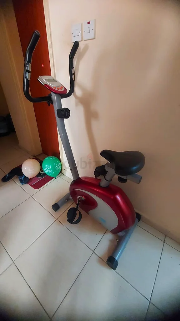 دراجة تمارين ذكية مدمجة - ضرورة صالة الألعاب المنزلية!63170857948675111