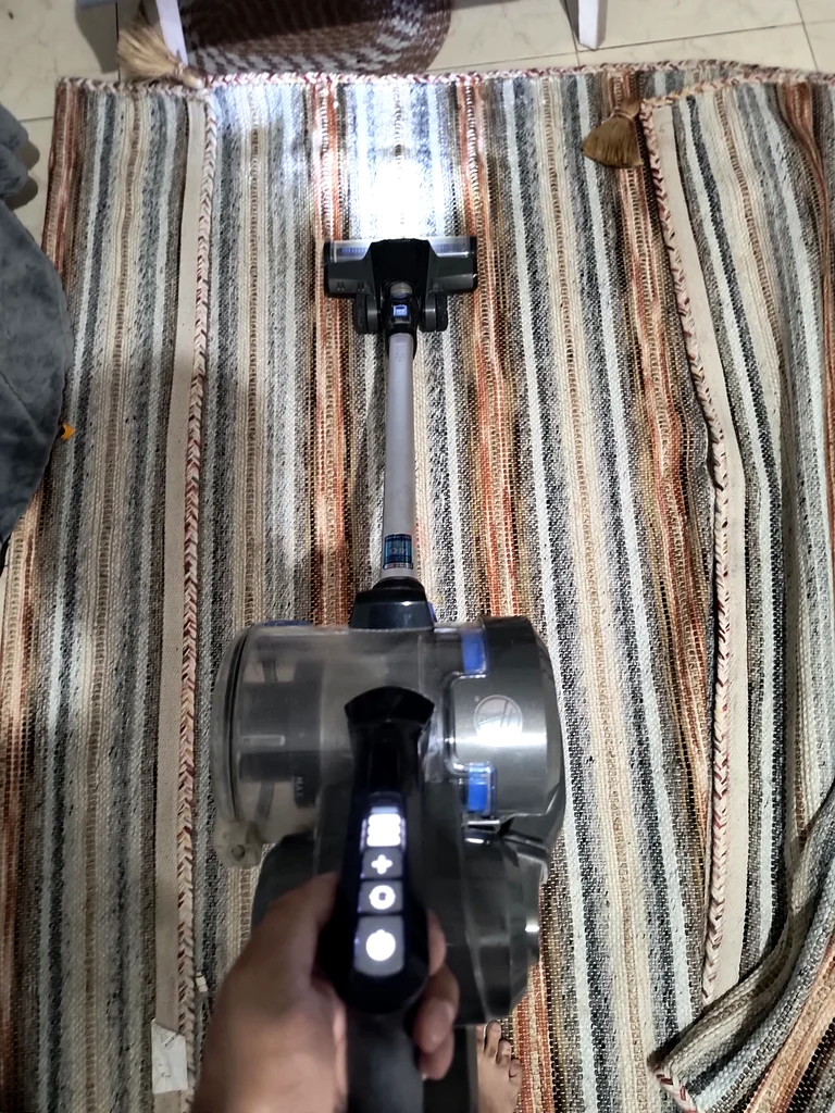 Hoover Blade+ cordless vacuum same like new without charger any one interested Pickup from Hamdan st63254499121539114