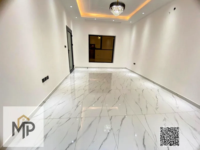 فيلا للبيع بسعر ممتاز، متضمنة رسوم التسجيل ورسوم الملكية، قابلة للتفاوض. تحتوي على فناء كبير ومناسبة لشيخ زايد63891344493185114
