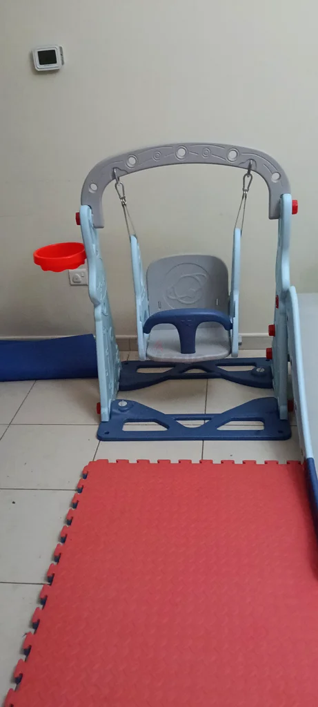 مجموعة لعب مثيرة مكونة من 3 في 1 تحتوي على أرجوحة وزلجة وسلة كرة سلة!63205363132418114