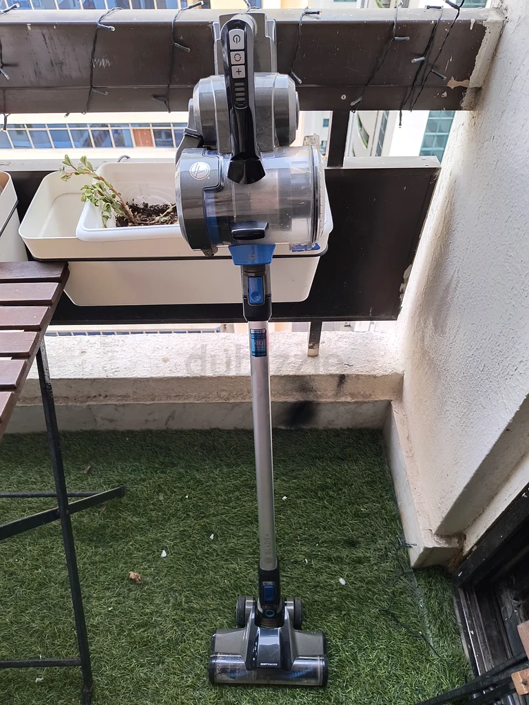 Hoover Blade+ cordless vacuum same like new without charger any one interested Pickup from Hamdan st63254499121539111