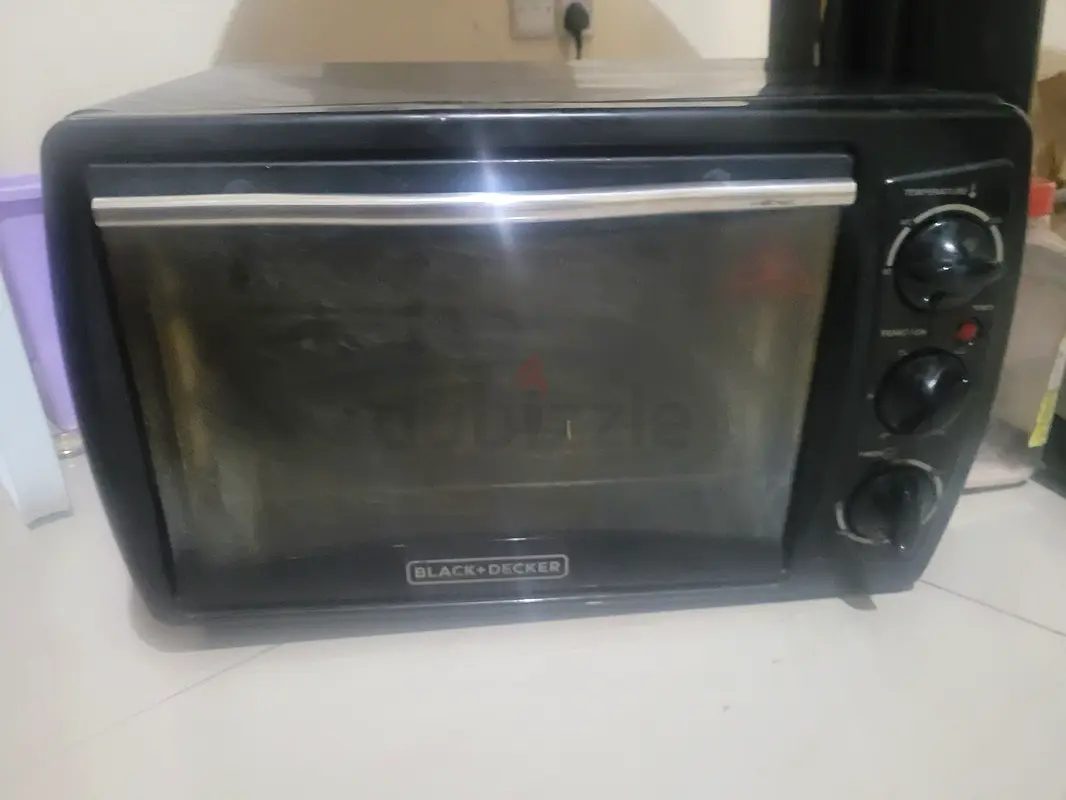 Black  Decker Toaster Oven - Perfect for Quick Meals!
