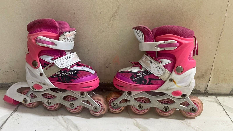 Pink skates in good condition63245713331458110