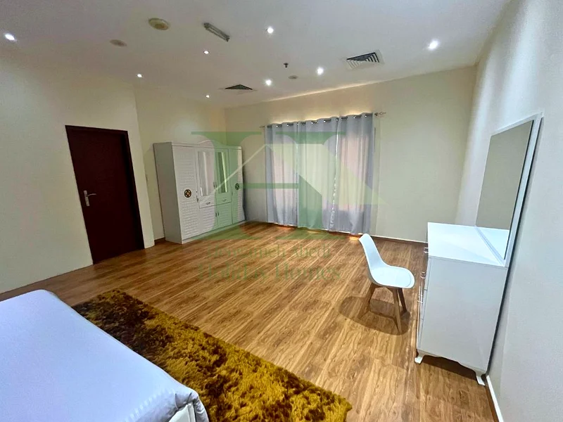شقة كبيرة مفروشة من غرفة نوم واحدة | واي فاي وديوا | بالقرب من المترو63170391691394114