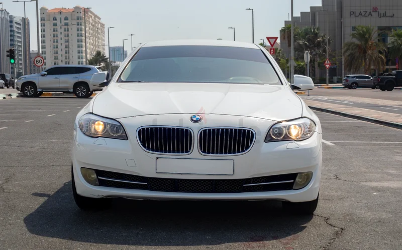 سيارة بي إم دبليو سلسلة 5 من طراز 530i بمحرك 3.0 لتر | مواصفات دول مجلس التعاون الخليجي632306567715861124
