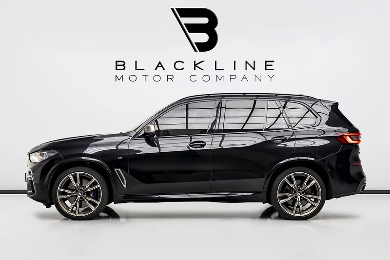 سيارة BMW X5 M50i لعام 2022، مع ضمان بي إم دبليو حتى عام 2026 وعقد صيانة، كيلومترات قليلة، مناسبة لدول مجلس التعاون الخليجي63231641600770113