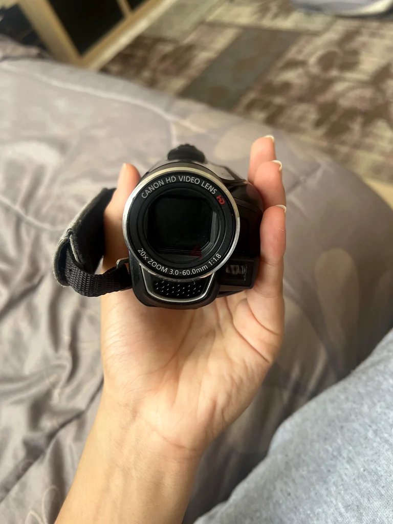 High-Quality Camcorder for Sale - Capture Your Memories!63234126025603113