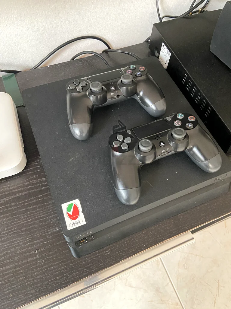 جهاز بلاي ستيشن 4 للبيع63174327428099111
