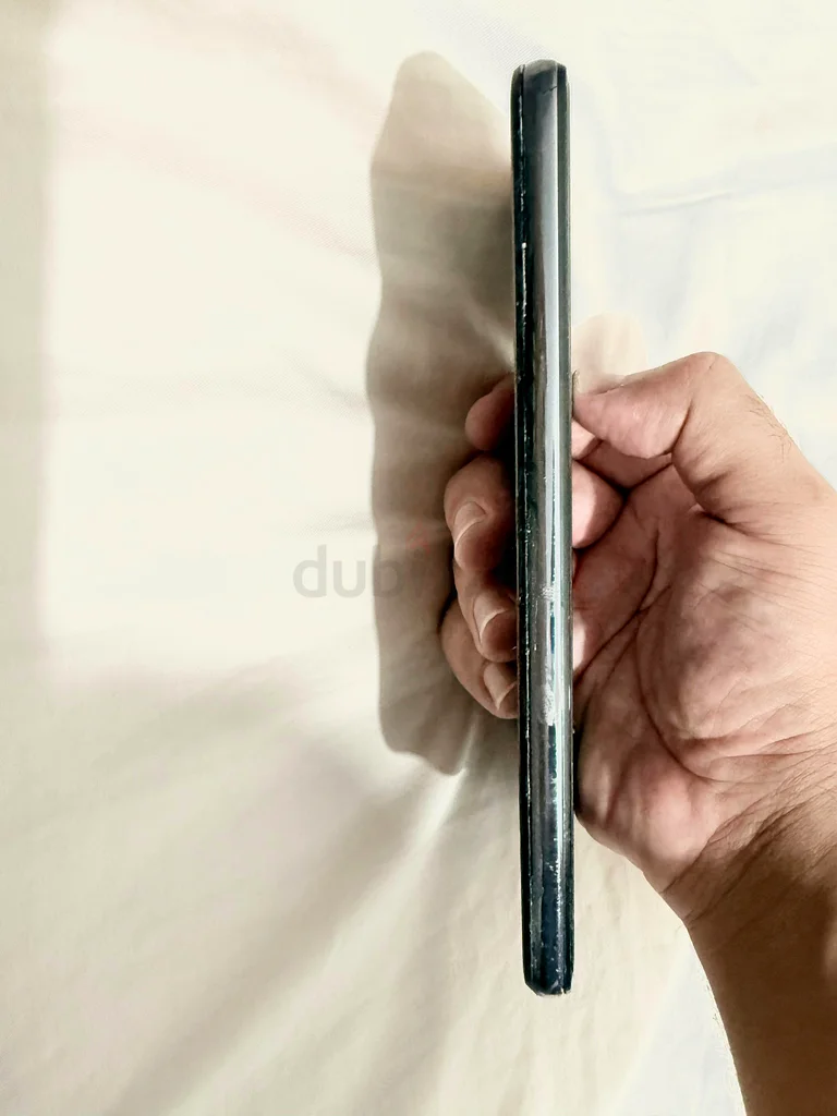 للبيع موبايل سامسونج A52S 5G 8 GB RAM  مساحة 256 حالة جيد معاة العلبة والشاحن63183250323587112