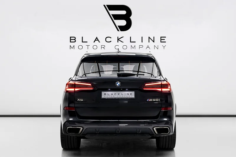 سيارة BMW X5 M50i لعام 2022، مع ضمان بي إم دبليو حتى عام 2026 وعقد صيانة، كيلومترات قليلة، مناسبة لدول مجلس التعاون الخليجي63231641600770114
