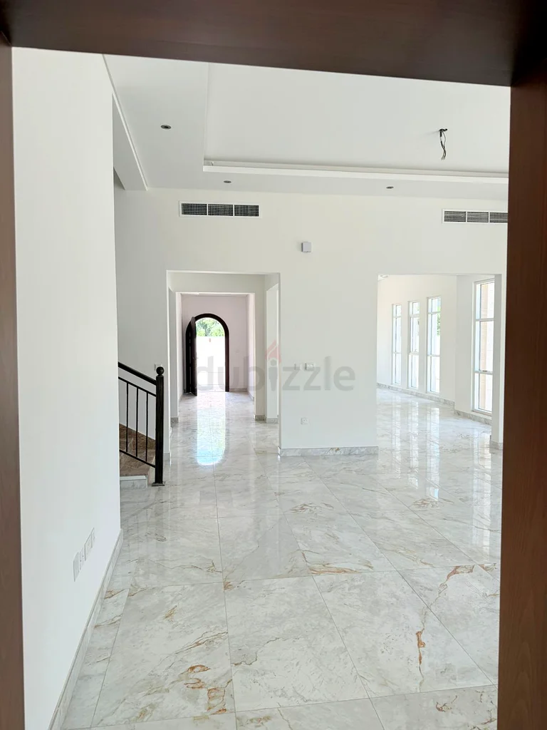 جديد بالكامل / 4 غرف نوم + خادمة + 3 دقائق مشيًا إلى شاطئ كايت63130491213699112