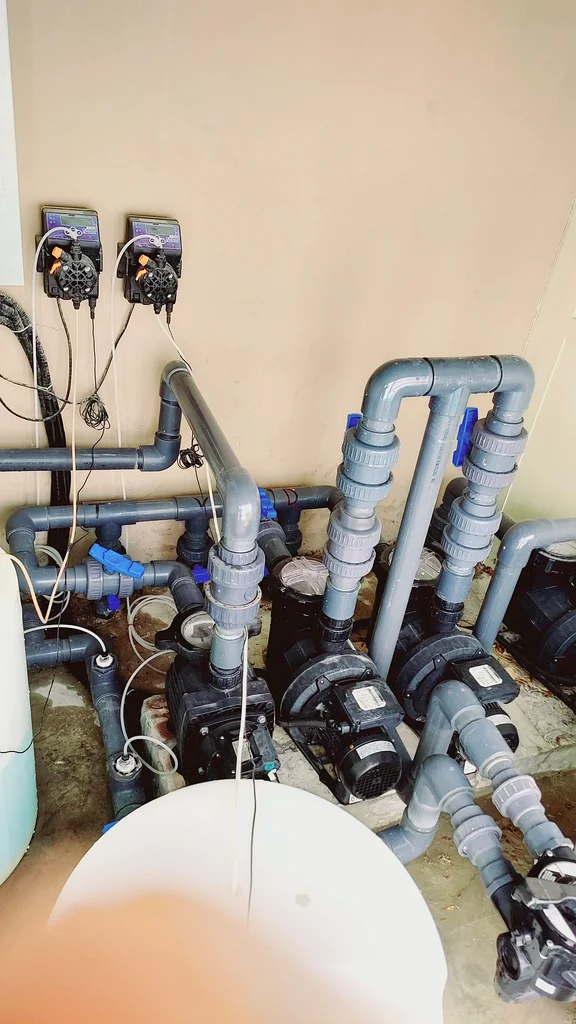 Swimming  maintenance and repair pump room service Fixing63219830860675111