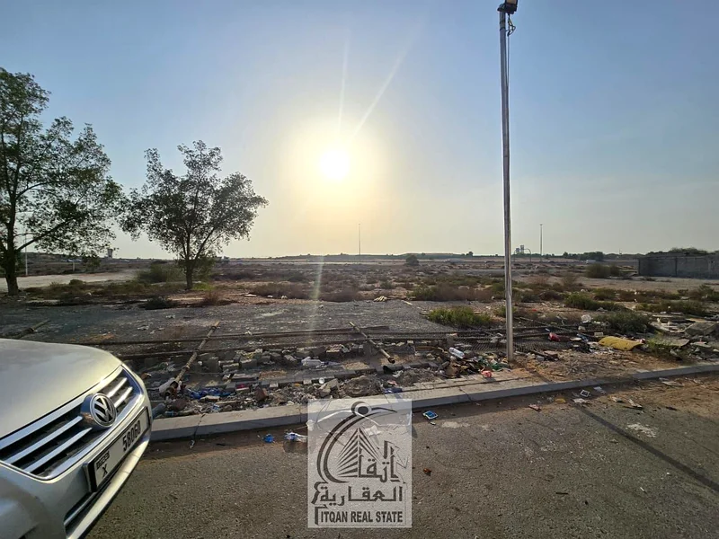 Land for sale directly from the owner – residential and commercial (G+4). Second plot from Sheikh Zayed Road. Excellent location with easy access to D63197613458818112