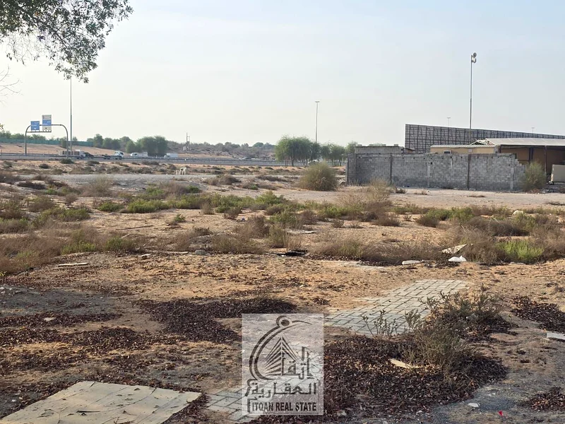 Land for sale directly from the owner – residential and commercial (G+4). Second plot from Sheikh Zayed Road. Excellent location with easy access to D63197613458818113