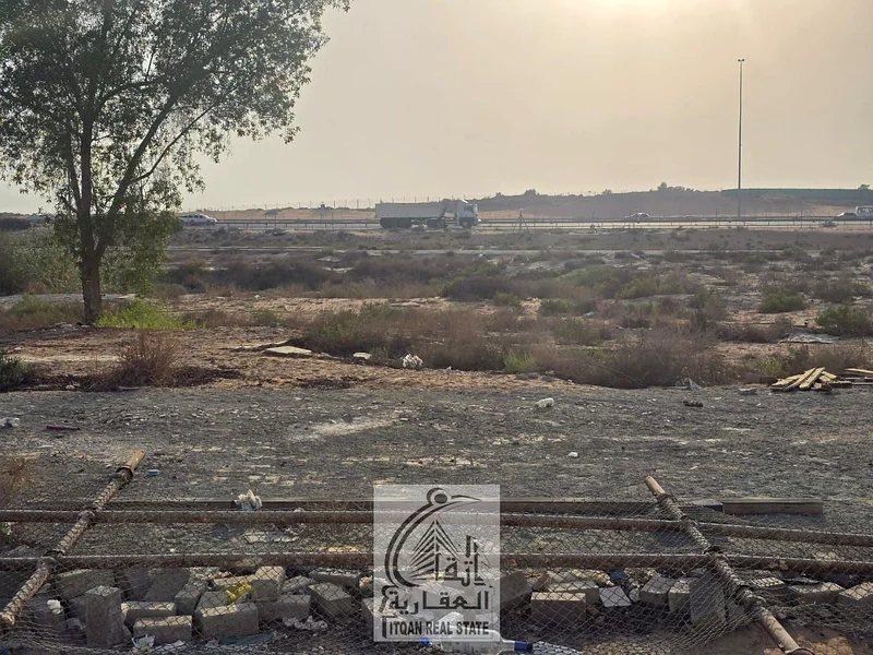 Land for sale directly from the owner – residential and commercial (G+4). Second plot from Sheikh Zayed Road. Excellent location with easy access to D63197613458818111
