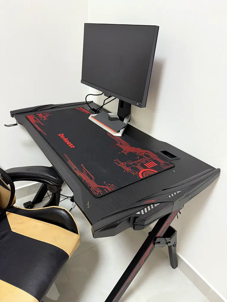 طاولة ألعاب كربون مع إضاءة RGB