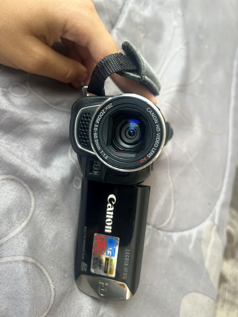 High-Quality Camcorder for Sale - Capture Your Memories!63234126025603111