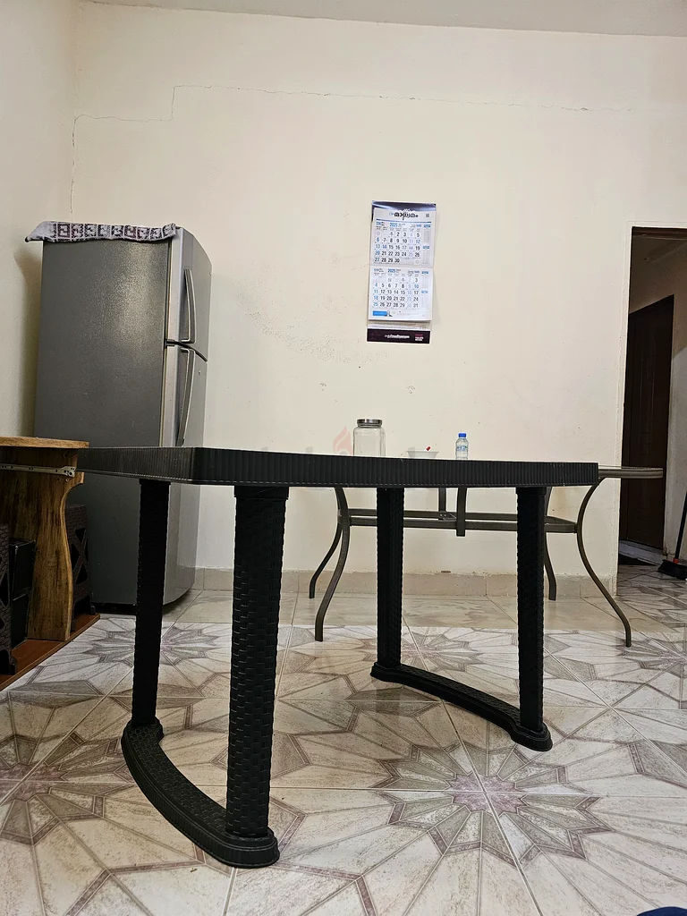 طاولة طعام سوداء منسوجة بأناقة - مثالية للمساحات العصرية، يمكن تجميعها بسهولة632168334880031112