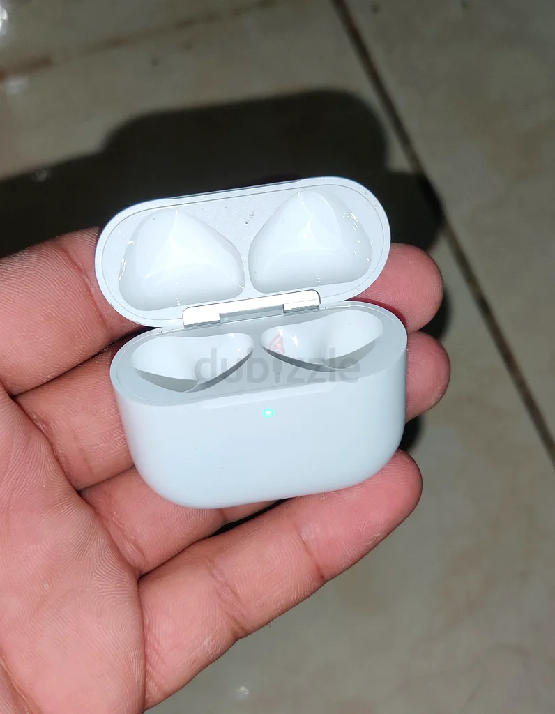 Airpods 4 charging case only632223433639711111