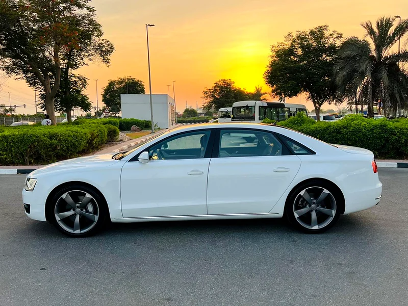 AUDI A8L 4.2 QUATTRO V8 FULL OPTION GCC SPECS SINGLE OWNER SERVES HISTORY AVAILABLE63224791924739113
