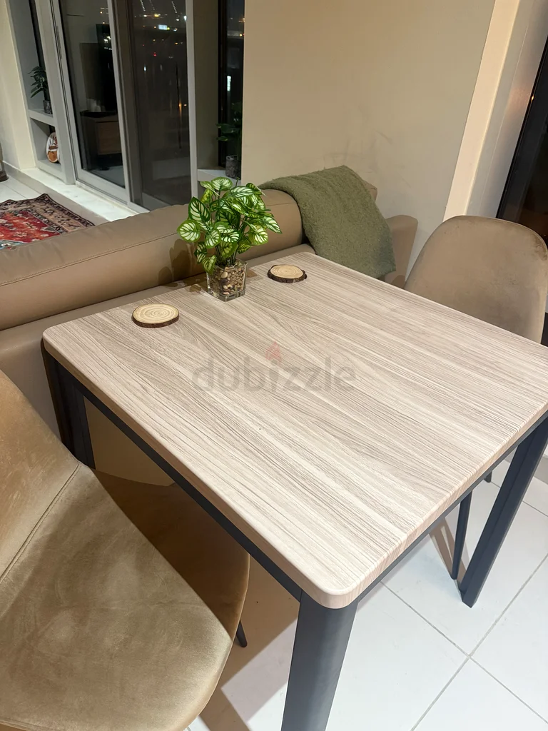 Stylish Dining Table with Chairs Set63216829652993114