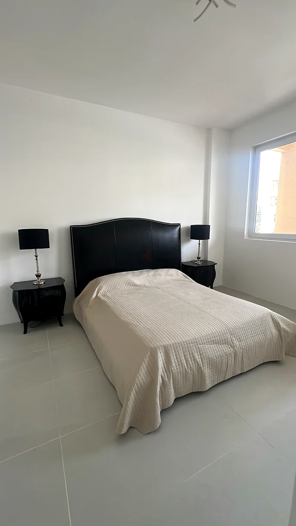 طاولات جانبية سوداء لمنزل مارينا63184228920322111