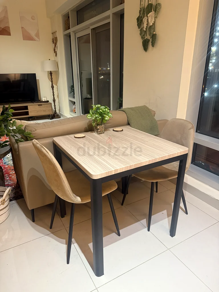 Stylish Dining Table with Chairs Set63216829652993113