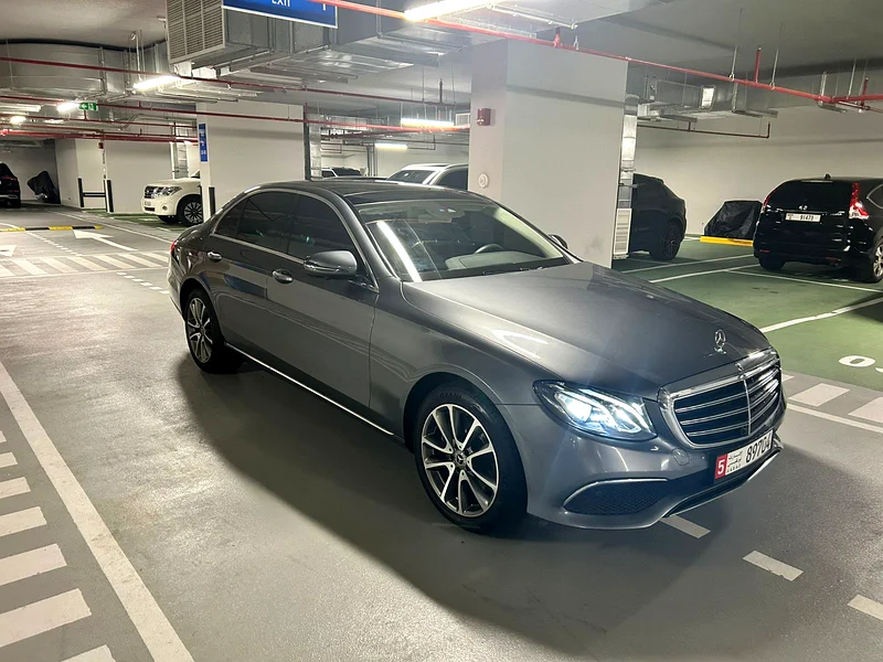 مرسيدس بنز E200. 2019. 69000 كم. سجل صيانة كامل. تحت الضمان63161067140098111
