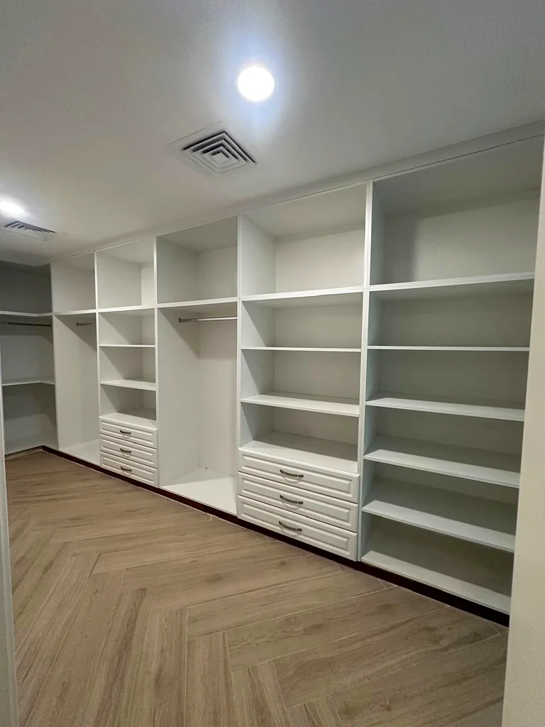 فيلا فاخرة (4 غرف نوم + غرفة معيشة + مجلس + غرفة طعام + غرفة خادمة + غرفة سائق + حديقة)63151403545859112