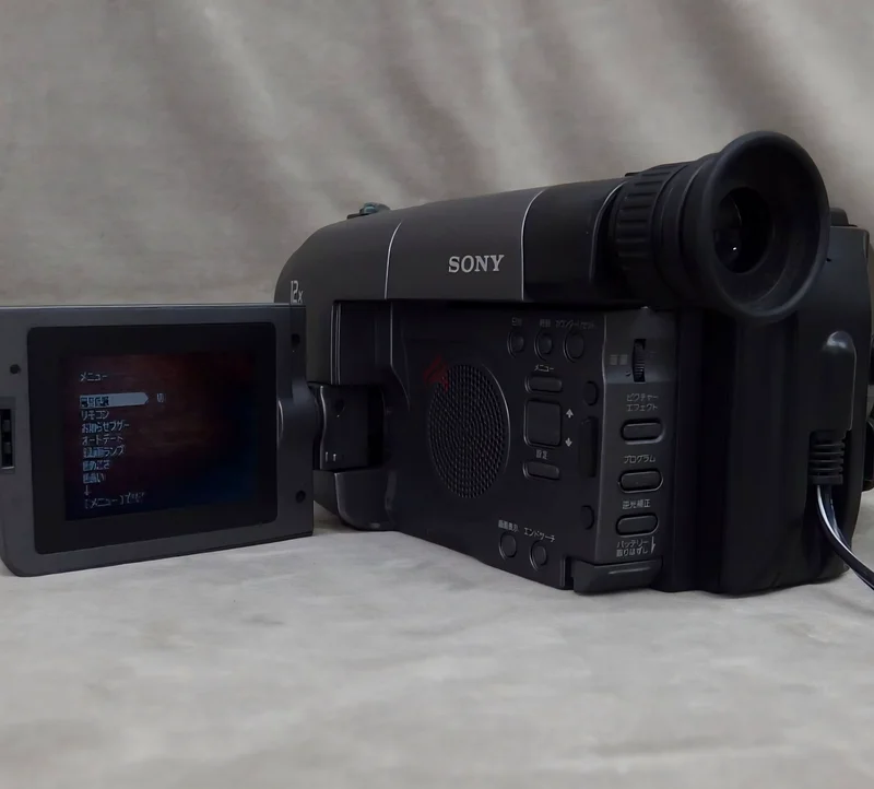 Sony Handycam CCD-TRV60 Hi8 Camcorder – Excellent Condition + Tapes + Battery + Charger !63172677380098111