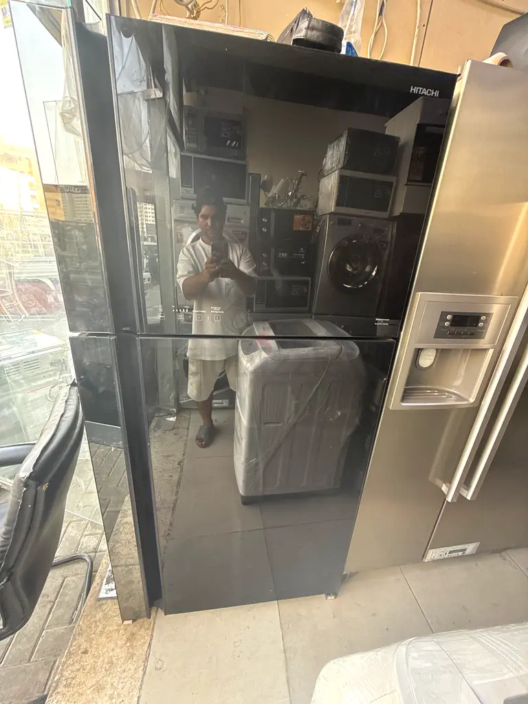 Modern Stainless Steel Refrigerator - Perfect for Your Home!