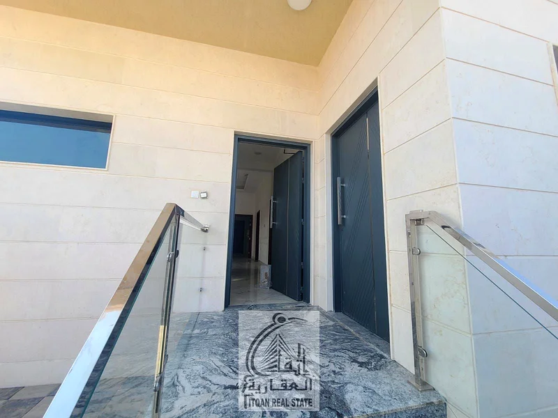 فيلا للبيع مباشرة من المالك في منطقة الهيلي، على شارع رئيسي، بواجهة حجرية وانسجام أمامي مميز.63909223541889113