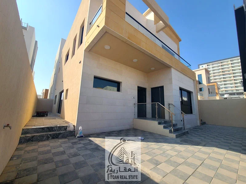 فيلا للبيع مباشرة من المالك في منطقة الهيلي، على شارع رئيسي، بواجهة حجرية وانسجام أمامي مميز.63909223541889112