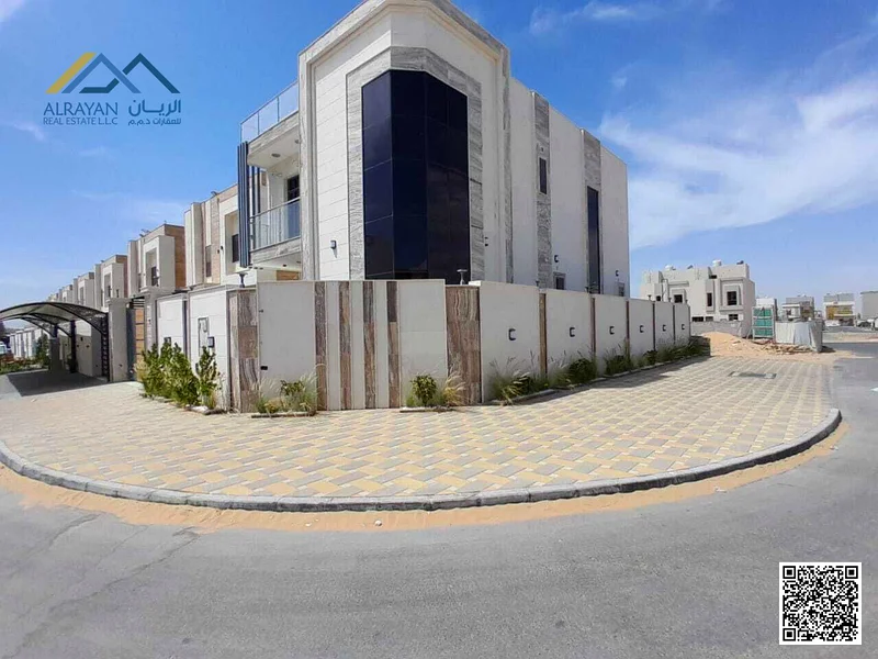 للبيع 《فيلا استثمار سكنية》 رخام فاخر جدًا على الطريق الإسفلتي، زاوية في الشارعين، مرصوفة. تشمل الكهرباء والماء.63893684803970110