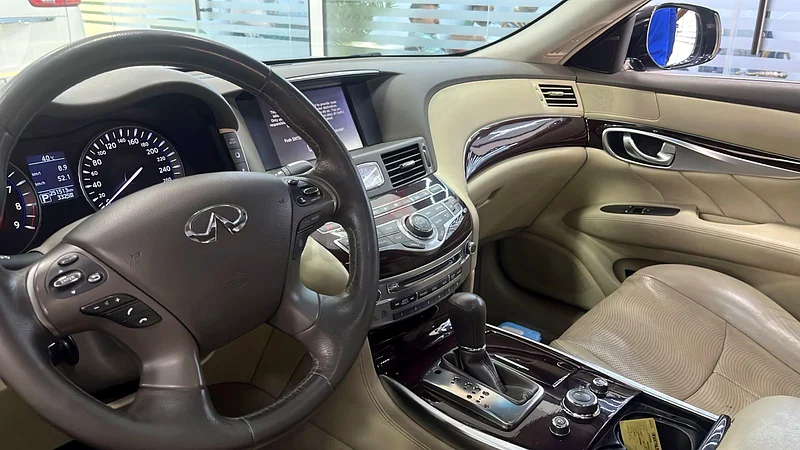 Infiniti Q7063139216567554112