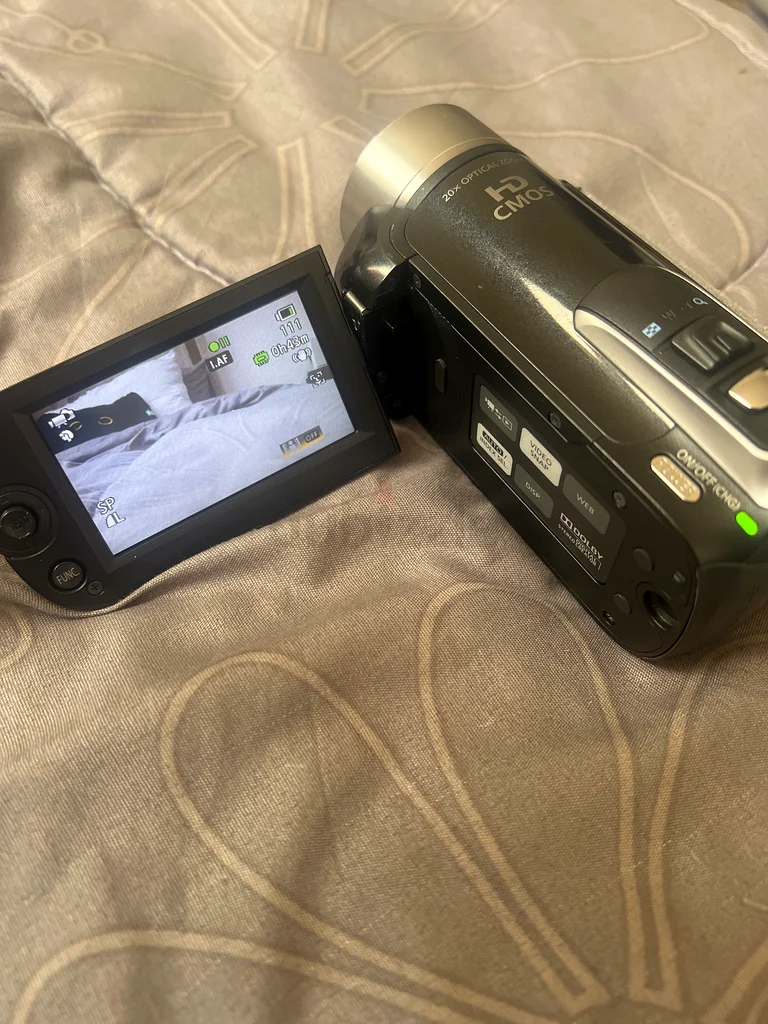 High-Quality Camcorder for Sale - Capture Your Memories!632341260256031126