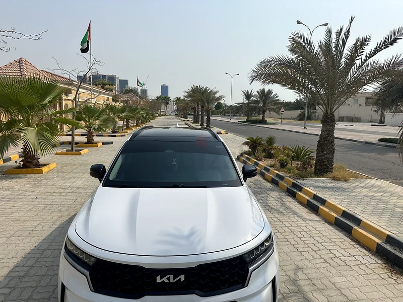 كيا / خيار كامل / 7 مقاعد / موفرة للوقود / سقف بانورامي / دخول بدون مفتاح / م cruise التكيفي63171298360833111
